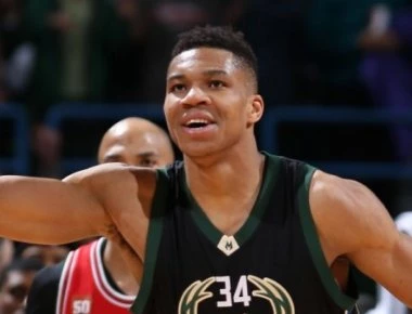 Ο Αντετοκούνμπο ζήτησε συγγνώμη για το «την επόμενη φορά θα τον χτυπήσω στα αρχ...» στον Χεζόνια (βίντεο)